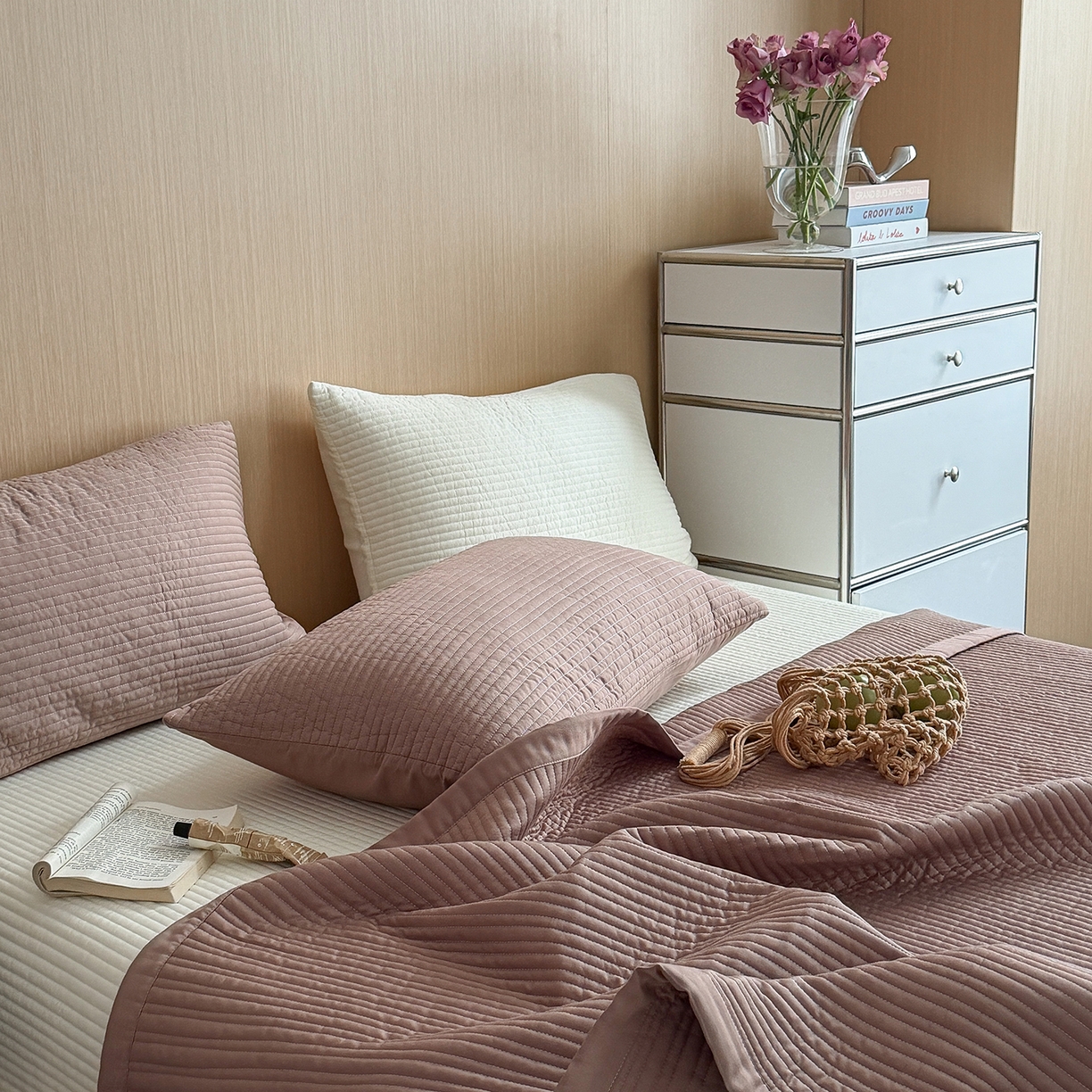 91家纺网 家纺一手货源 找家纺 漫调家纺 2026新款韩国莫代尔夏被床盖系列-宽边直条款 可可暖棕