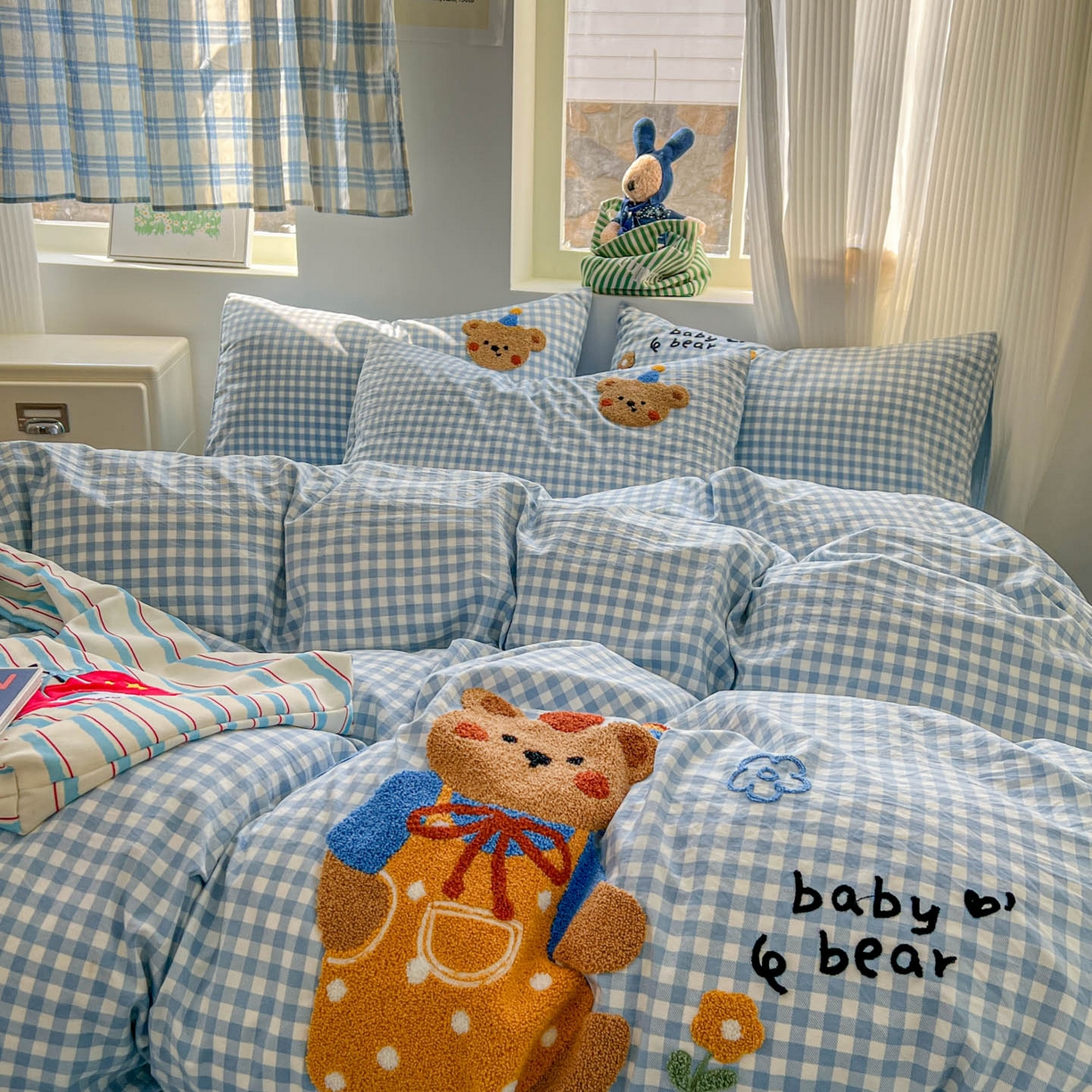 91家纺网 家纺一手货源 找家纺 一比一家纺 2026新款仿棉毛巾绣四件套 蓝格小熊