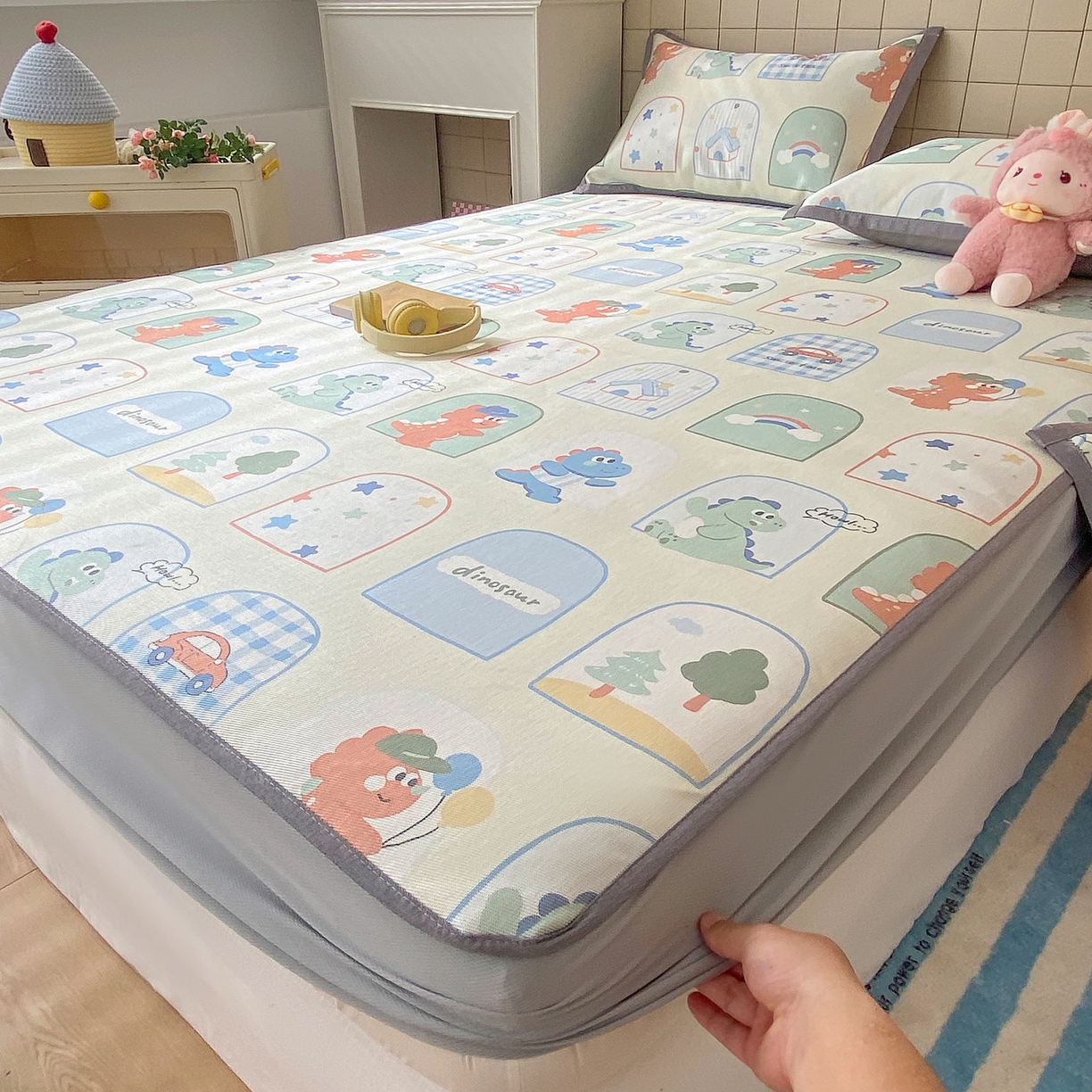 91家纺网 家纺一手货源 找家纺 金盛纺 2026新款A类数码印花冰丝席(可定制)-床笠款 夏日萌龙记