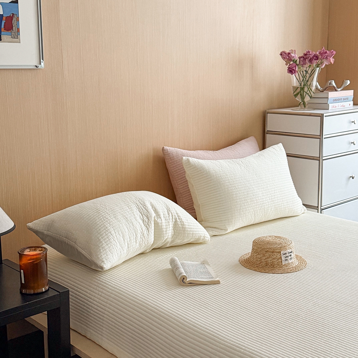 91家纺网 家纺一手货源 找家纺 漫调家纺 2026新款韩国莫代尔夏被床盖系列-宽边直条款 奶杏