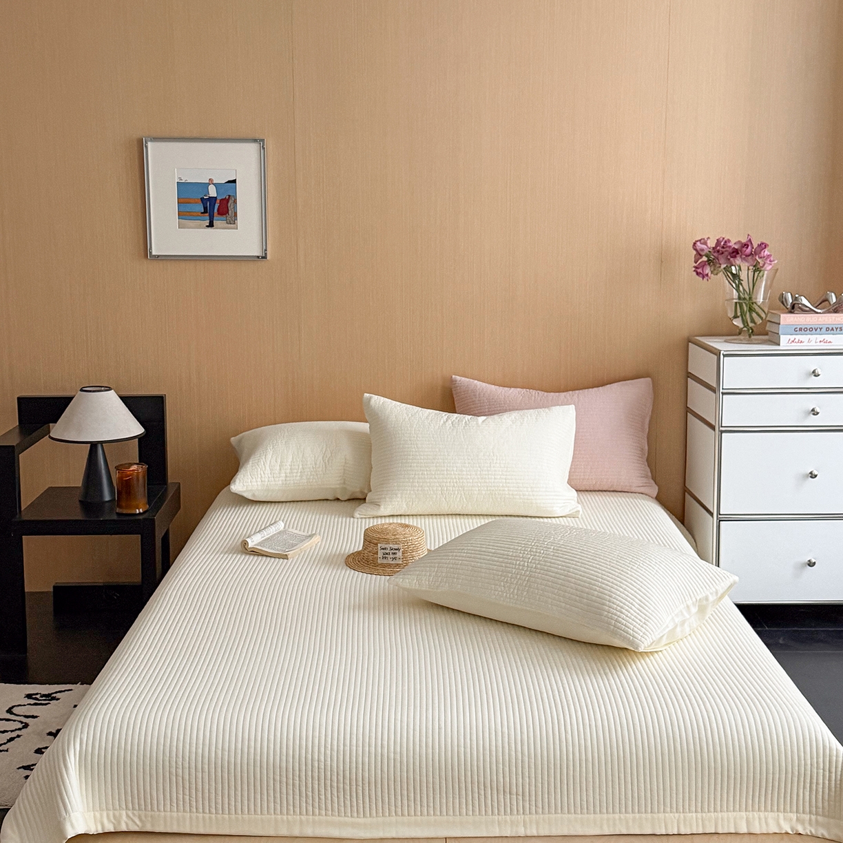 91家纺网 家纺一手货源 找家纺 漫调家纺 2026新款韩国莫代尔夏被床盖系列-宽边直条款 奶杏