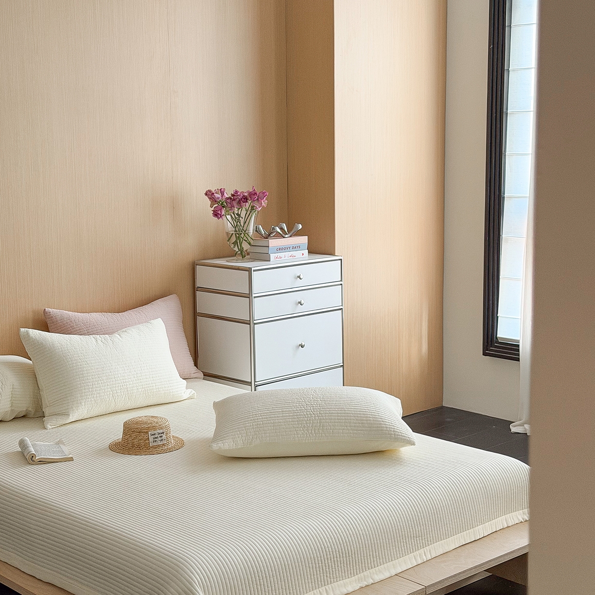 91家纺网 家纺一手货源 找家纺 漫调家纺 2026新款韩国莫代尔夏被床盖系列-宽边直条款 奶杏