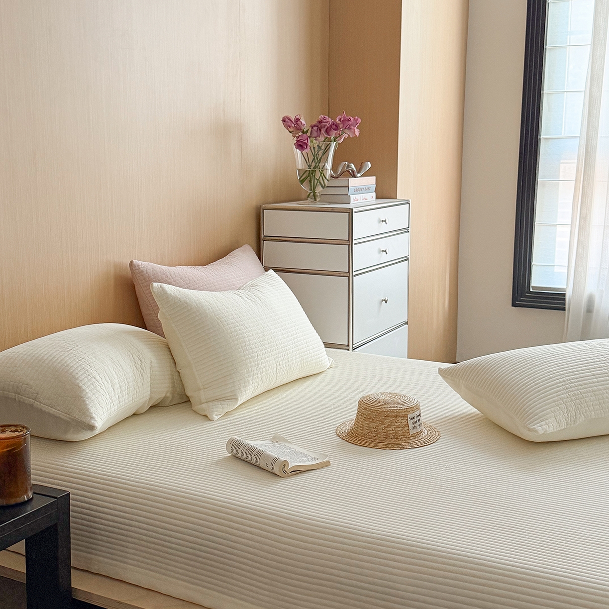 91家纺网 家纺一手货源 找家纺 漫调家纺 2026新款韩国莫代尔夏被床盖系列-宽边直条款 奶杏