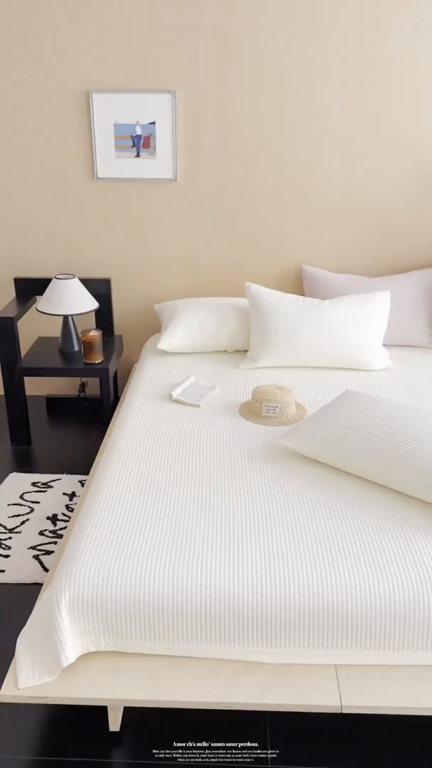 91家纺网 家纺一手货源 找家纺 漫调家纺 2026新款韩国莫代尔夏被床盖系列-宽边直条款 奶杏