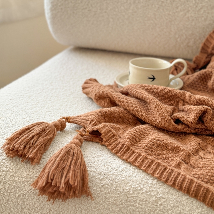 91家纺网 家纺一手货源 找家纺 丹本家纺 2026新款针织毛毯鹿毛绒纯色流苏航空休闲毯办公午睡盖毯多功能装饰毯 驼棕