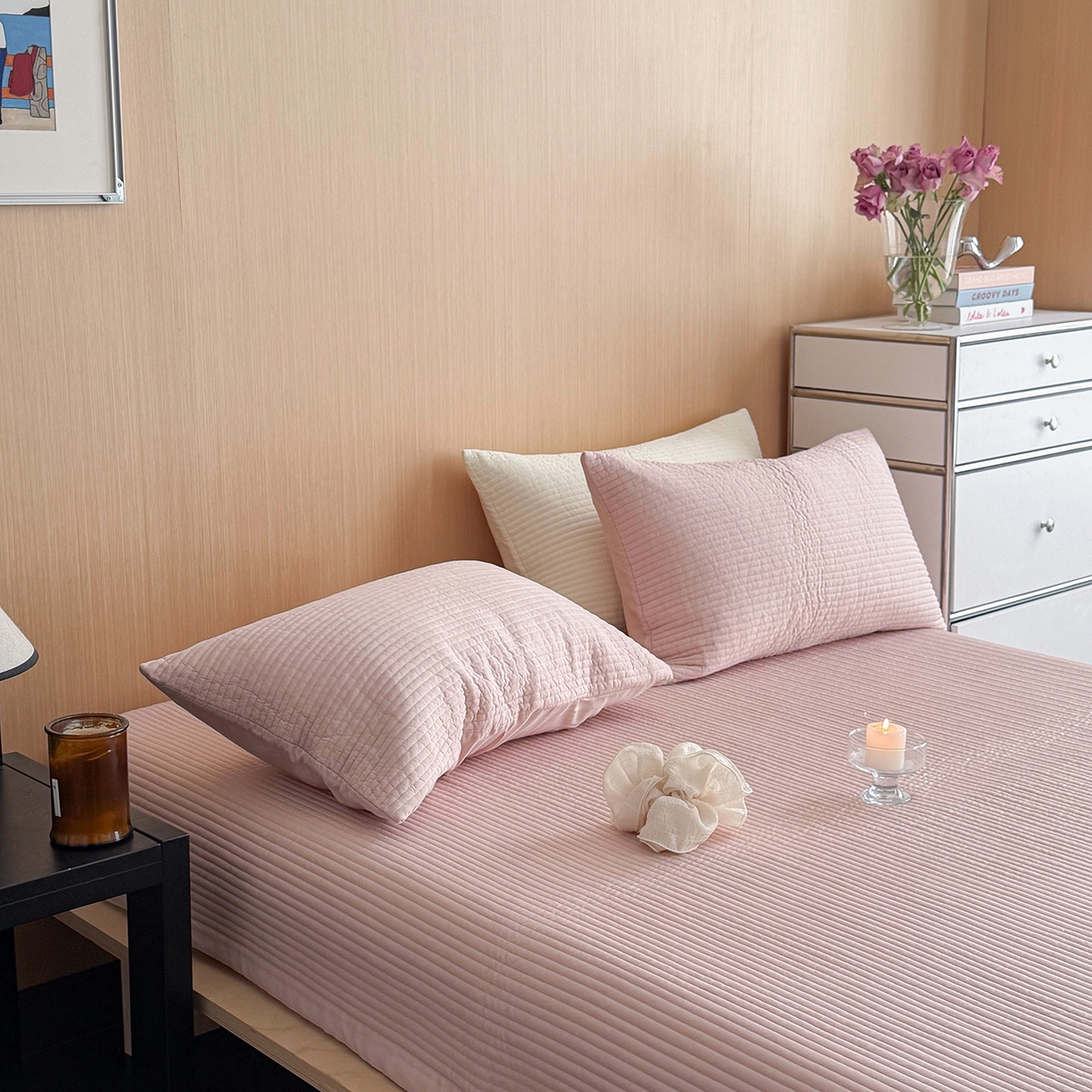 91家纺网 家纺一手货源 找家纺 漫调家纺 2026新款韩国莫代尔夏被床盖系列-宽边直条款 柔粉