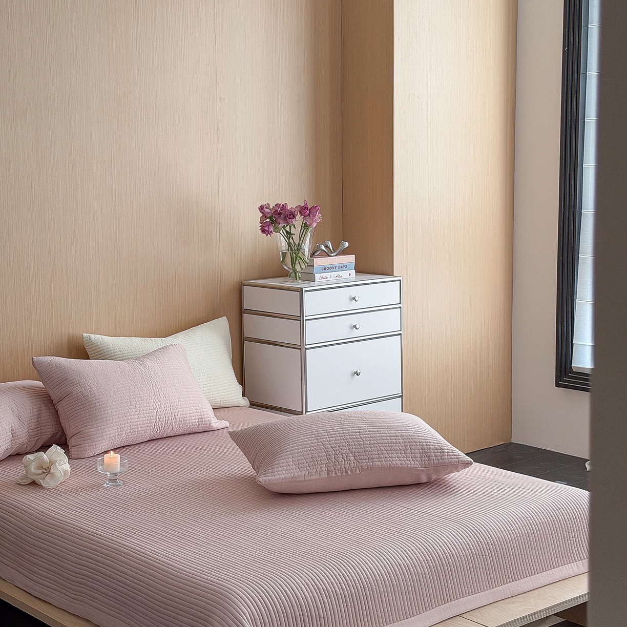 91家纺网 家纺一手货源 找家纺 漫调家纺 2026新款韩国莫代尔夏被床盖系列-宽边直条款 柔粉