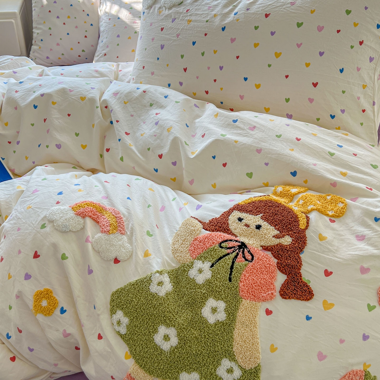 91家纺网 家纺一手货源 找家纺 一比一家纺 2026新款仿棉毛巾绣四件套 紫心少女