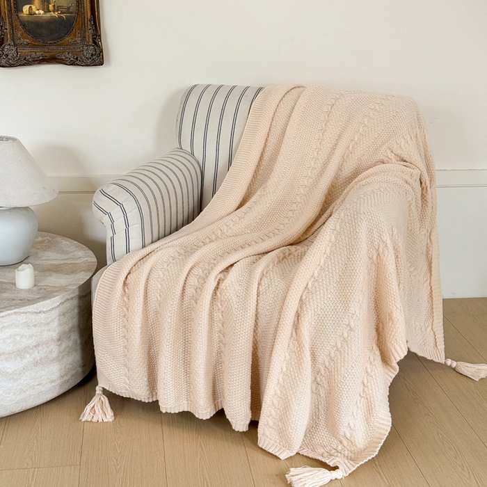 91家纺网 家纺一手货源 找家纺 丹本家纺 2026新款针织毛毯鹿毛绒纯色流苏航空休闲毯办公午睡盖毯多功能装饰毯 香槟金