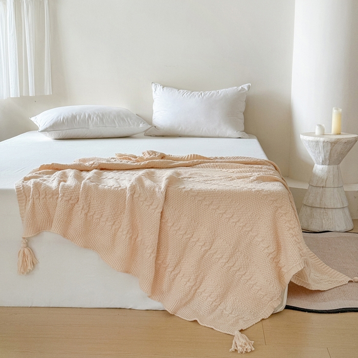 91家纺网 家纺一手货源 找家纺 丹本家纺 2026新款针织毛毯鹿毛绒纯色流苏航空休闲毯办公午睡盖毯多功能装饰毯 香槟金