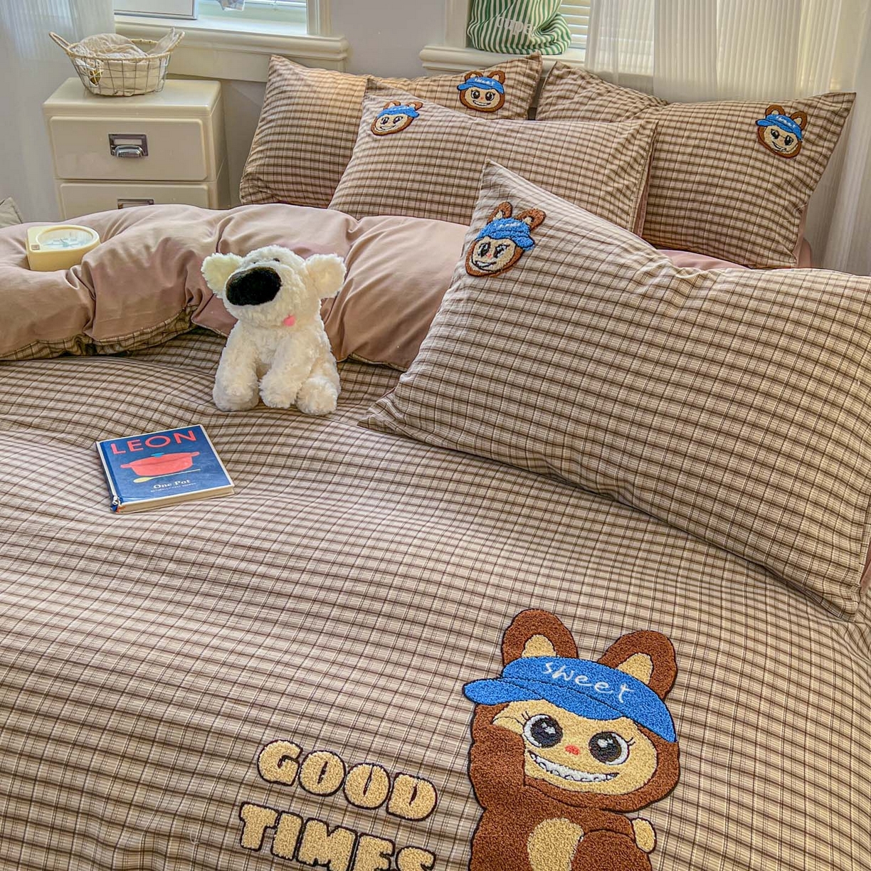 91家纺网 家纺一手货源 找家纺 一比一家纺 2026新款仿棉毛巾绣四件套 棕格布布