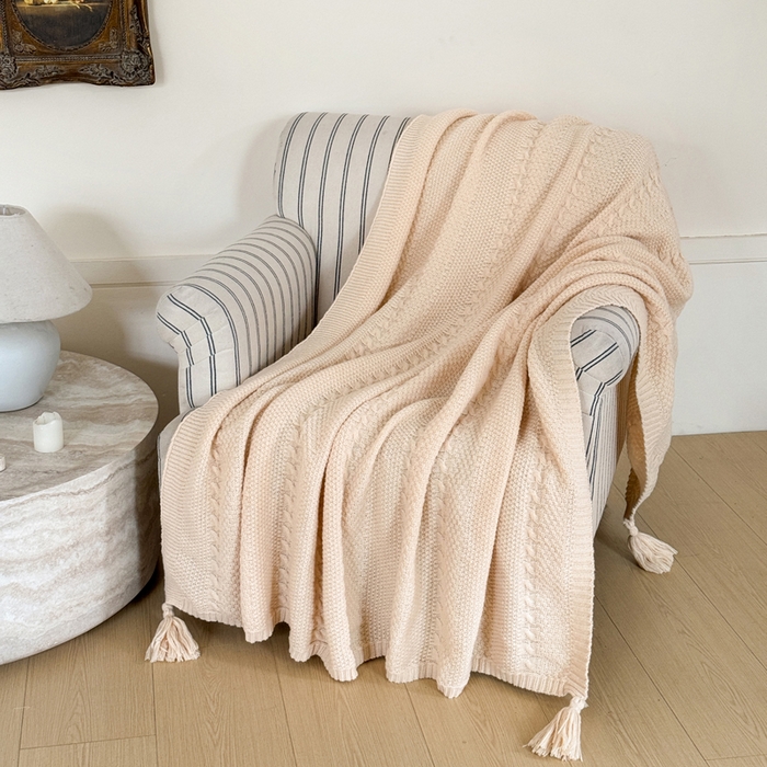 91家纺网 家纺一手货源 找家纺 丹本家纺 2026新款针织毛毯鹿毛绒纯色流苏航空休闲毯办公午睡盖毯多功能装饰毯 香槟金