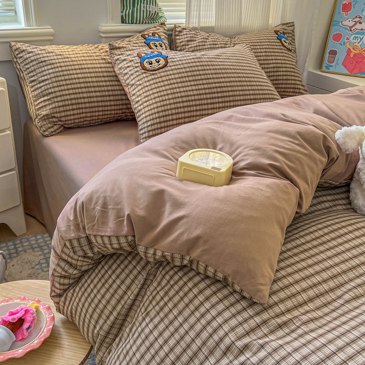 91家纺网 家纺一手货源 找家纺 一比一家纺 2026新款仿棉毛巾绣四件套 棕格布布