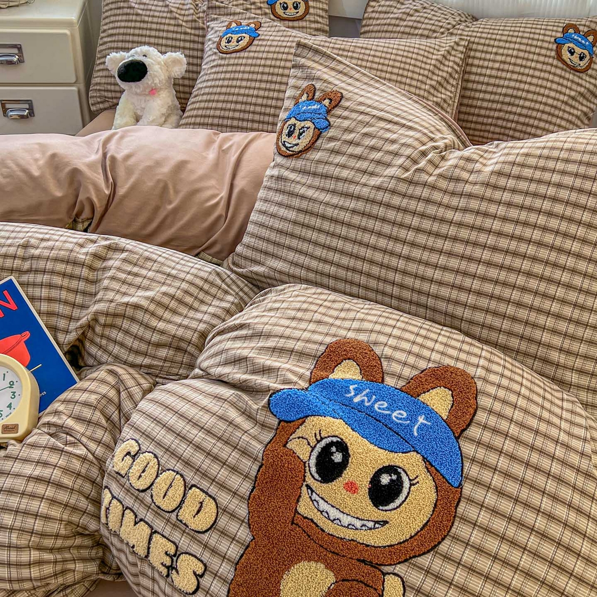 91家纺网 家纺一手货源 找家纺 一比一家纺 2026新款仿棉毛巾绣四件套 棕格布布