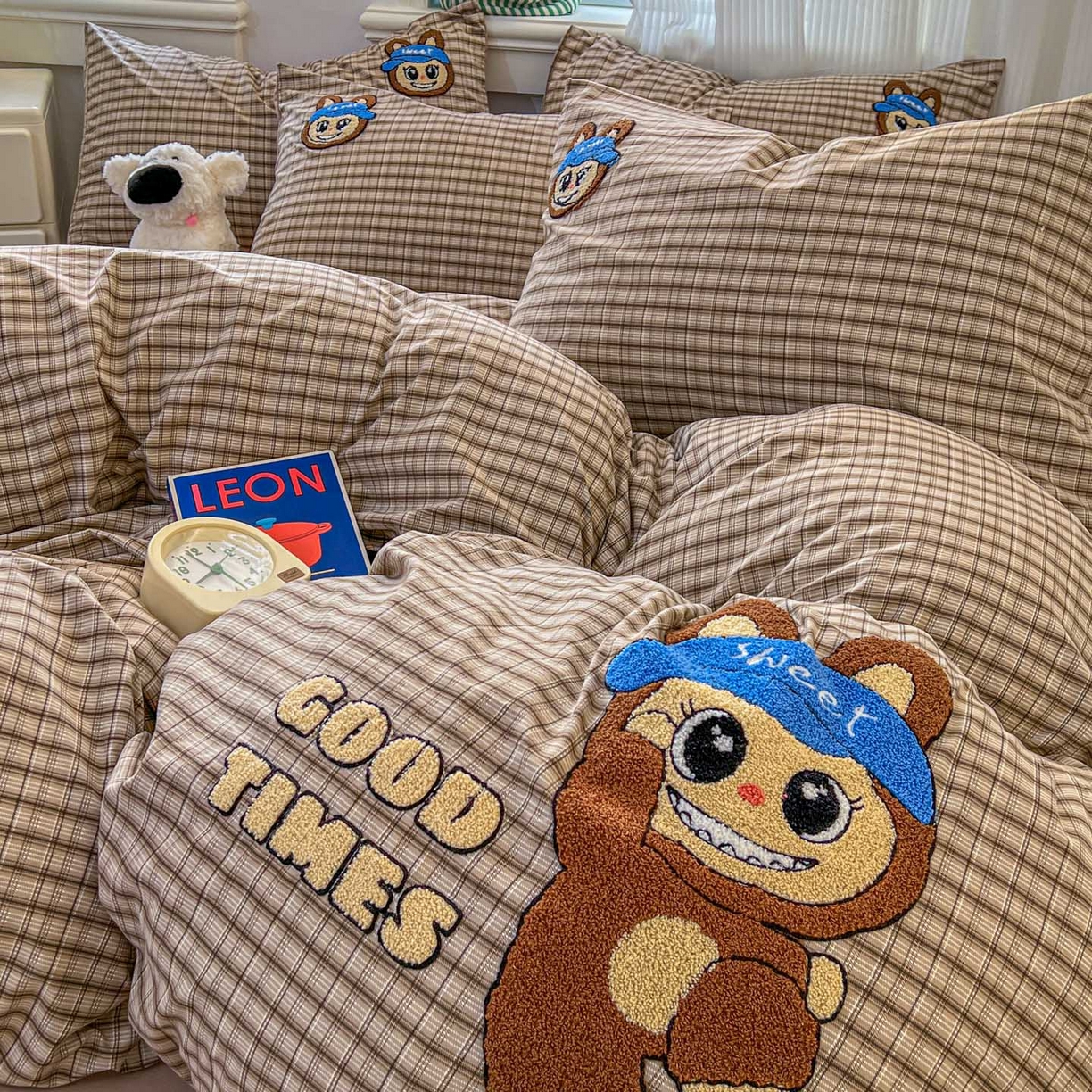 91家纺网 家纺一手货源 找家纺 一比一家纺 2026新款仿棉毛巾绣四件套 棕格布布