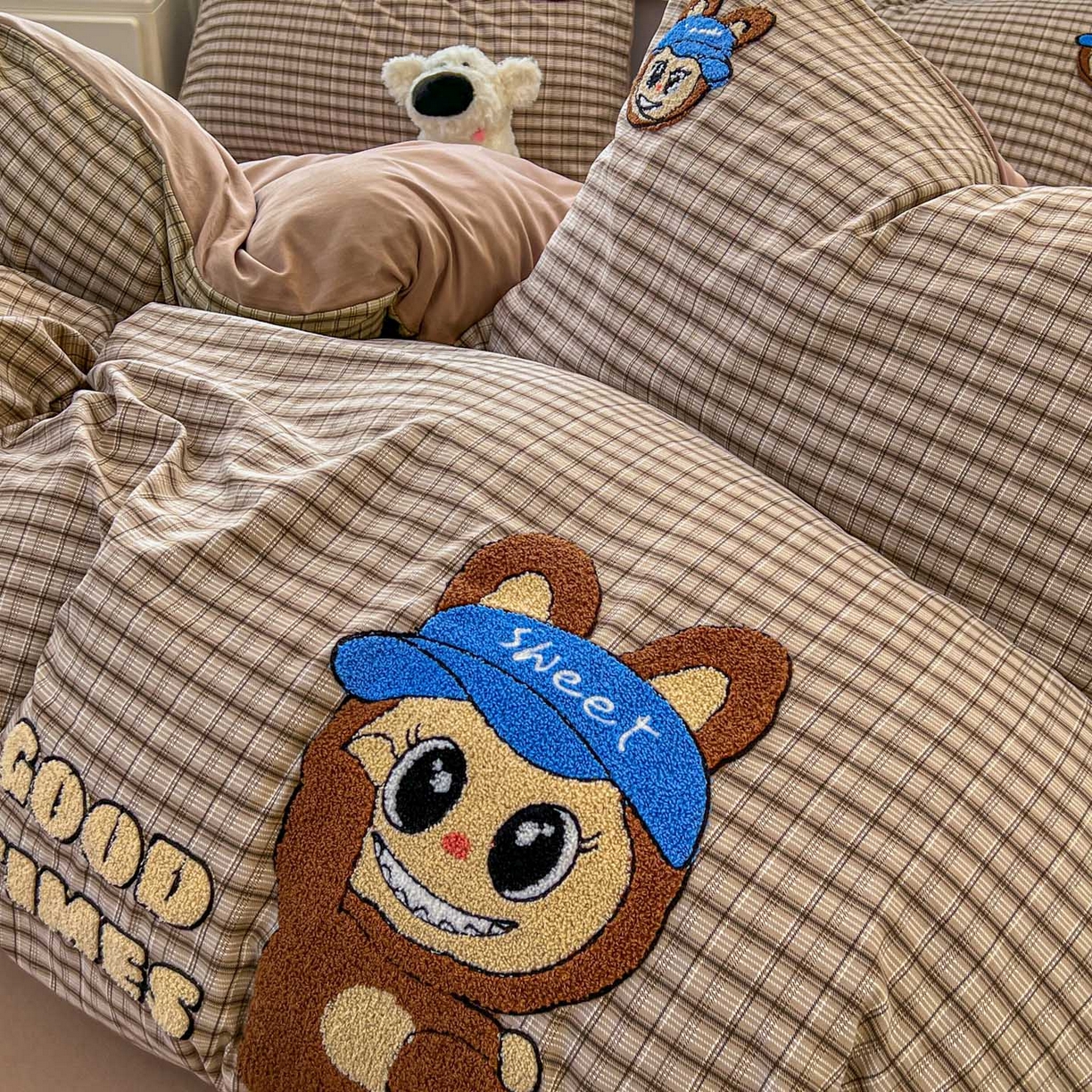 91家纺网 家纺一手货源 找家纺 一比一家纺 2026新款仿棉毛巾绣四件套 棕格布布