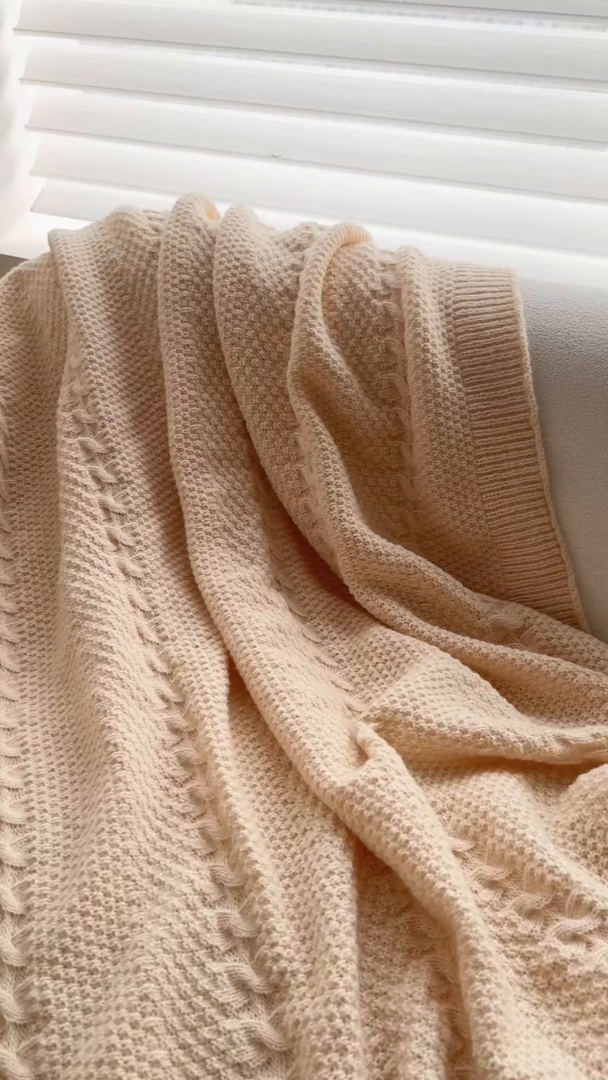 91家纺网 家纺一手货源 找家纺 丹本家纺 2026新款针织毛毯鹿毛绒纯色流苏航空休闲毯办公午睡盖毯多功能装饰毯 香槟金