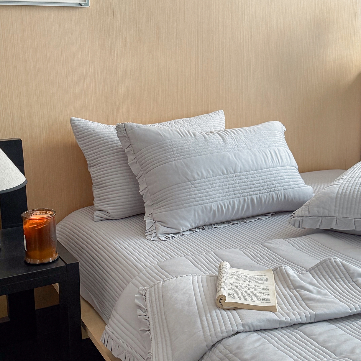 91家纺网 家纺一手货源 找家纺 漫调家纺 2026新款韩国莫代尔夏被床盖系列-宽边直条款 雾灰