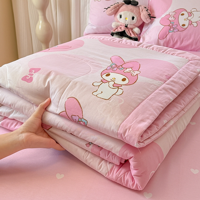 91家纺网 家纺一手货源 找家纺 沐辰 2026春夏新款A类三丽鸥蜡笔小新全棉棉花夏被夏凉被空调被 蝴蝶美乐蒂