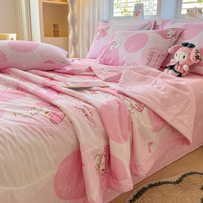 91家纺网 家纺一手货源 找家纺 沐辰 2026春夏新款A类三丽鸥蜡笔小新全棉棉花夏被夏凉被空调被 蝴蝶美乐蒂