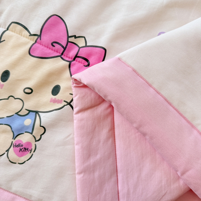 91家纺网 家纺一手货源 找家纺 沐辰 2026春夏新款A类三丽鸥蜡笔小新全棉棉花夏被夏凉被空调被 超甜凯蒂猫