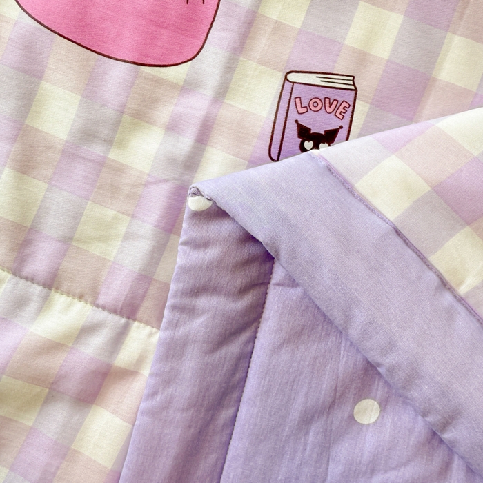 91家纺网 家纺一手货源 找家纺 沐辰 2026春夏新款A类三丽鸥蜡笔小新全棉棉花夏被夏凉被空调被 紫格库洛米