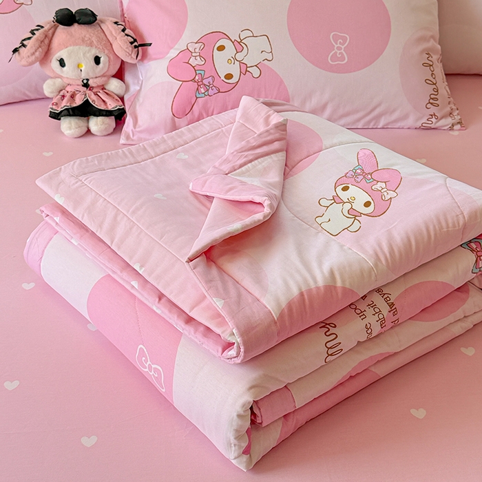 91家纺网 家纺一手货源 找家纺 沐辰 2026春夏新款A类三丽鸥蜡笔小新全棉棉花夏被夏凉被空调被 蝴蝶美乐蒂