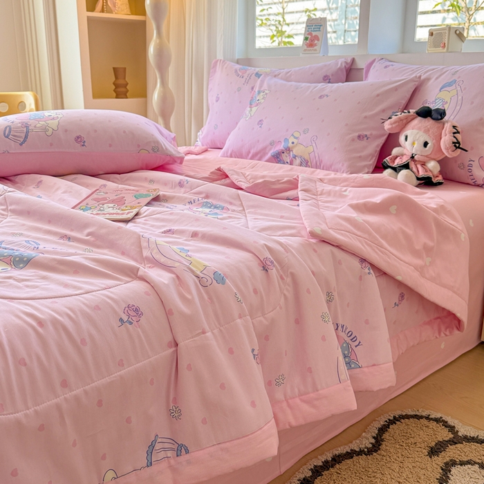 91家纺网 家纺一手货源 找家纺 沐辰 2026春夏新款A类三丽鸥蜡笔小新全棉棉花夏被夏凉被空调被 开心美乐蒂