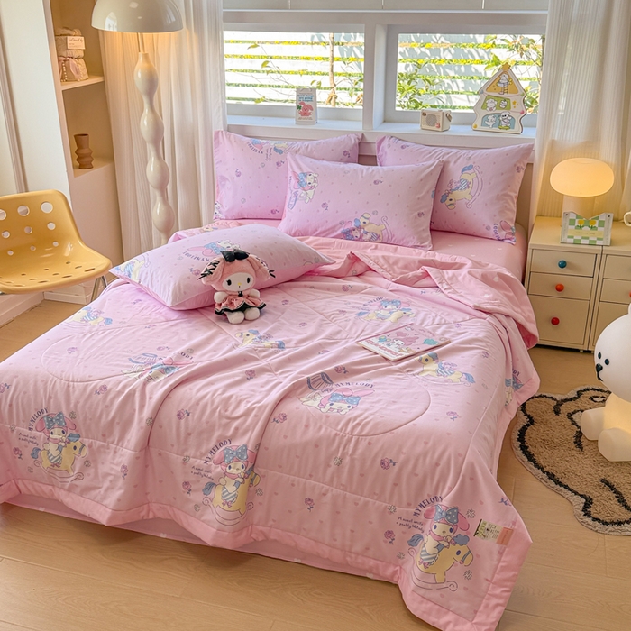 91家纺网 家纺一手货源 找家纺 沐辰 2026春夏新款A类三丽鸥蜡笔小新全棉棉花夏被夏凉被空调被 开心美乐蒂