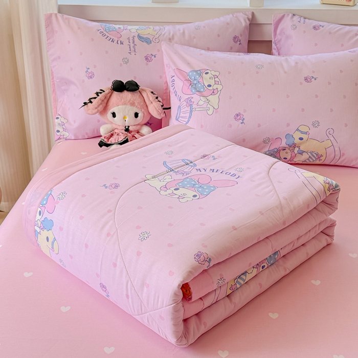 91家纺网 家纺一手货源 找家纺 沐辰 2026春夏新款A类三丽鸥蜡笔小新全棉棉花夏被夏凉被空调被 开心美乐蒂