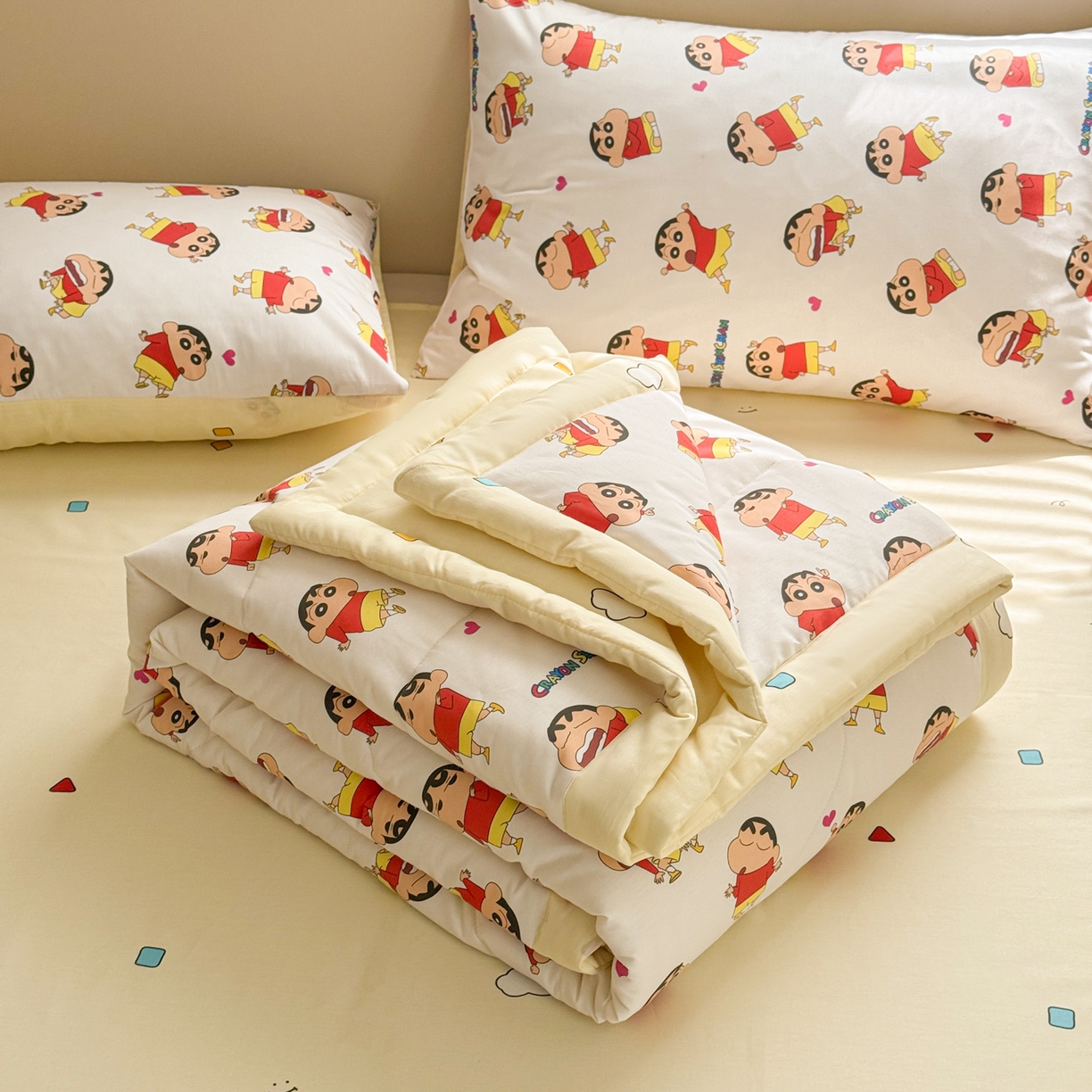 91家纺网 家纺一手货源 找家纺 沐辰 2026春夏新款A类三丽鸥蜡笔小新全棉棉花夏被夏凉被空调被 调皮小新