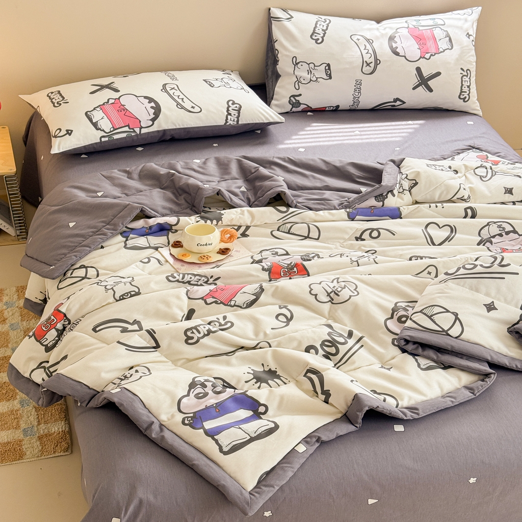 91家纺网 家纺一手货源 找家纺 沐辰 2026春夏新款A类三丽鸥蜡笔小新全棉棉花夏被夏凉被空调被 涂鸦小新