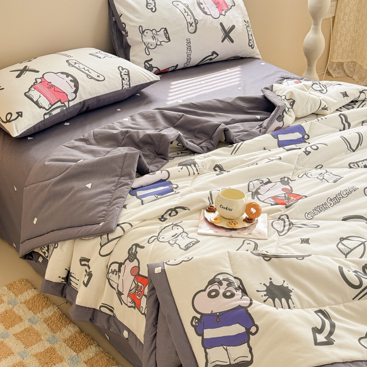 91家纺网 家纺一手货源 找家纺 沐辰 2026春夏新款A类三丽鸥蜡笔小新全棉棉花夏被夏凉被空调被 涂鸦小新