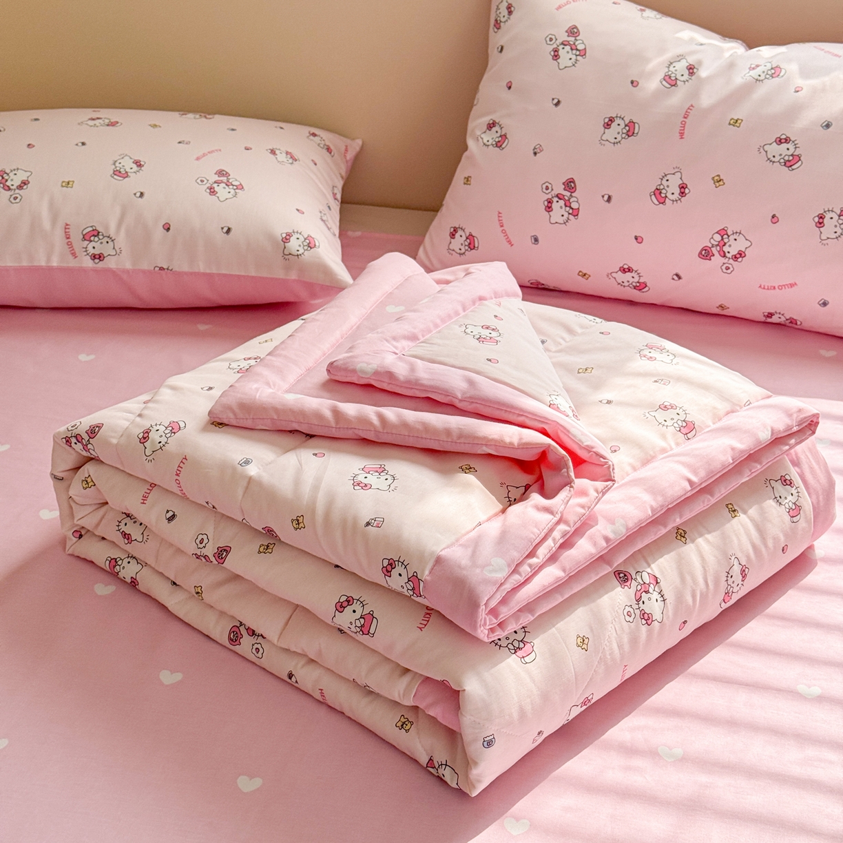 91家纺网 家纺一手货源 找家纺 沐辰 2026春夏新款A类三丽鸥蜡笔小新全棉棉花夏被夏凉被空调被 粉甜日记