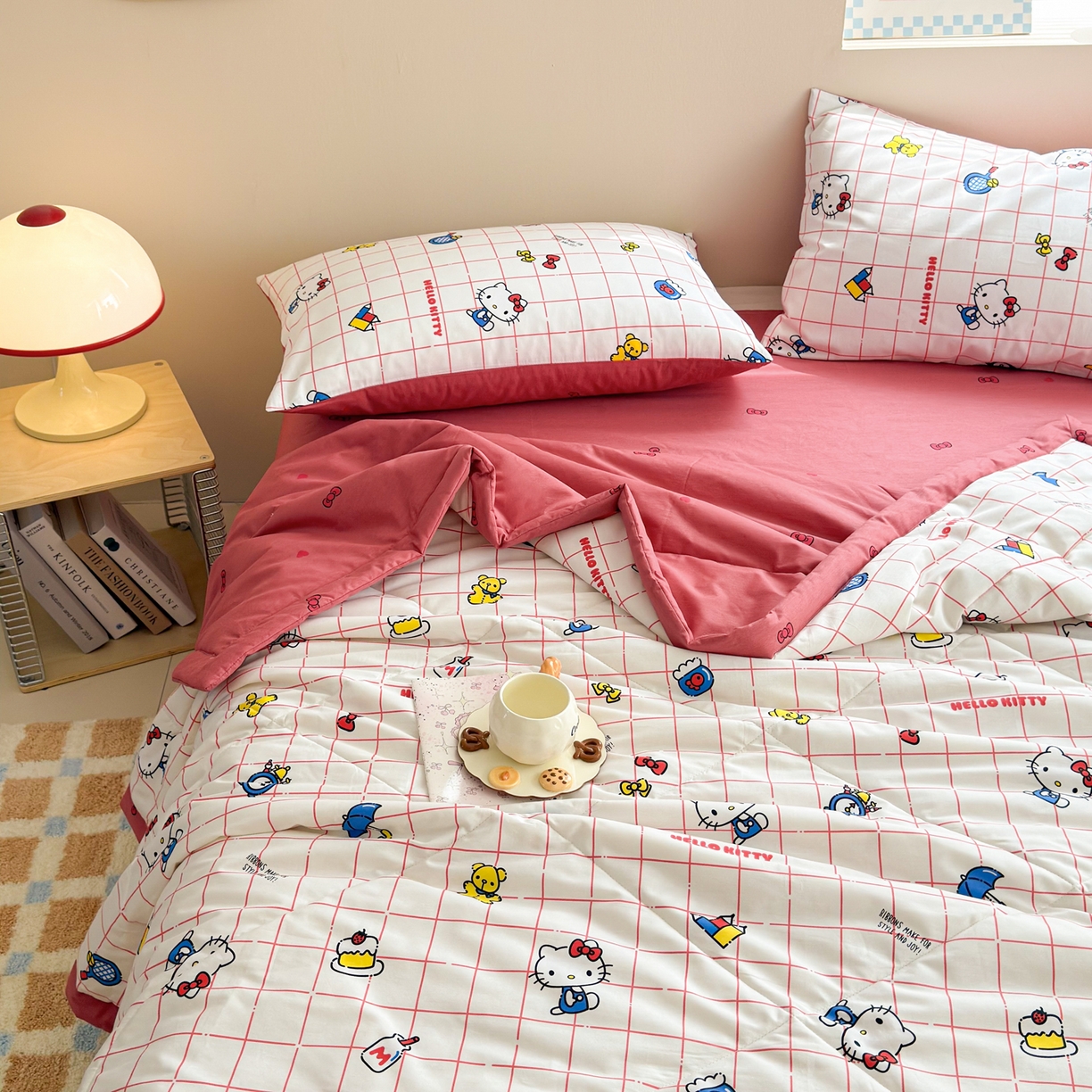 91家纺网 家纺一手货源 找家纺 沐辰 2026春夏新款A类三丽鸥蜡笔小新全棉棉花夏被夏凉被空调被 方格凯蒂猫