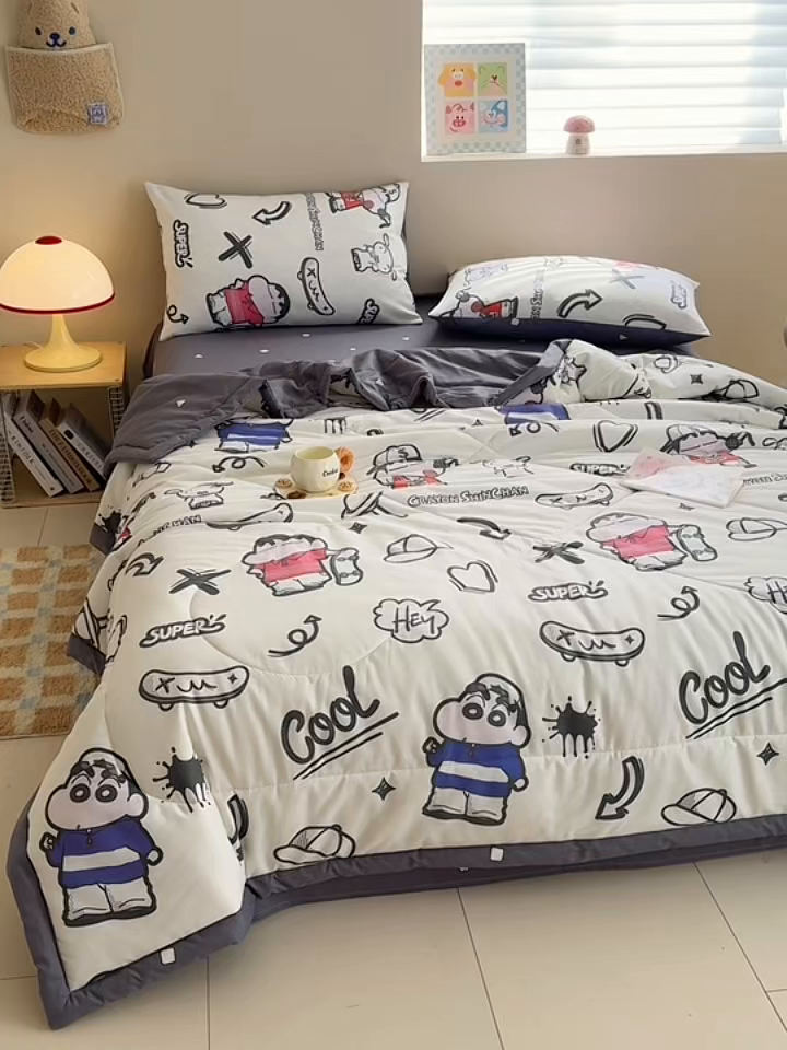 91家纺网 家纺一手货源 找家纺 沐辰 2026春夏新款A类三丽鸥蜡笔小新全棉棉花夏被夏凉被空调被 涂鸦小新