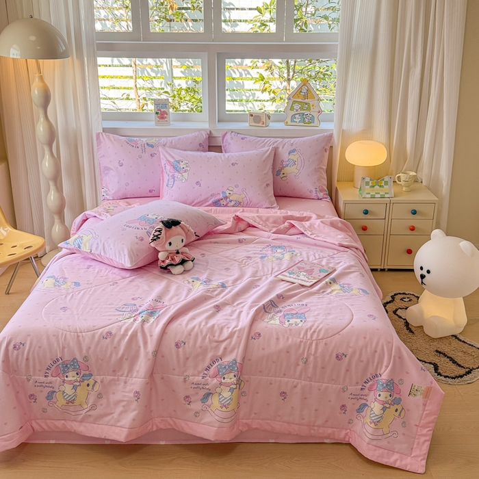 91家纺网 家纺一手货源 找家纺 沐辰 2026春夏新款A类三丽鸥蜡笔小新全棉棉花夏被夏凉被空调被 开心美乐蒂