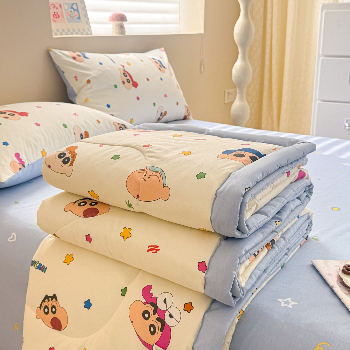 91家纺网 家纺一手货源 找家纺 沐辰 2026春夏新款A类三丽鸥蜡笔小新全棉棉花夏被夏凉被空调被 双叶幼稚园