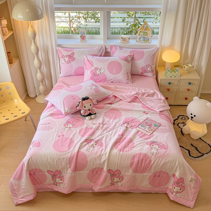 91家纺网 家纺一手货源 找家纺 沐辰 2026春夏新款A类三丽鸥蜡笔小新全棉棉花夏被夏凉被空调被 蝴蝶美乐蒂