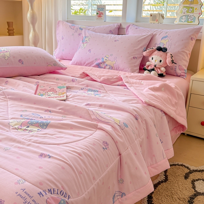 91家纺网 家纺一手货源 找家纺 沐辰 2026春夏新款A类三丽鸥蜡笔小新全棉棉花夏被夏凉被空调被 开心美乐蒂