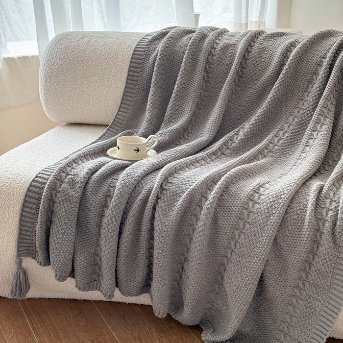 91家纺网 家纺一手货源 找家纺 丹本家纺 2026新款针织毛毯鹿毛绒纯色流苏航空休闲毯办公午睡盖毯多功能装饰毯 烟墨灰