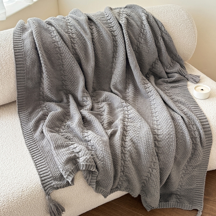 91家纺网 家纺一手货源 找家纺 丹本家纺 2026新款针织毛毯鹿毛绒纯色流苏航空休闲毯办公午睡盖毯多功能装饰毯 烟墨灰