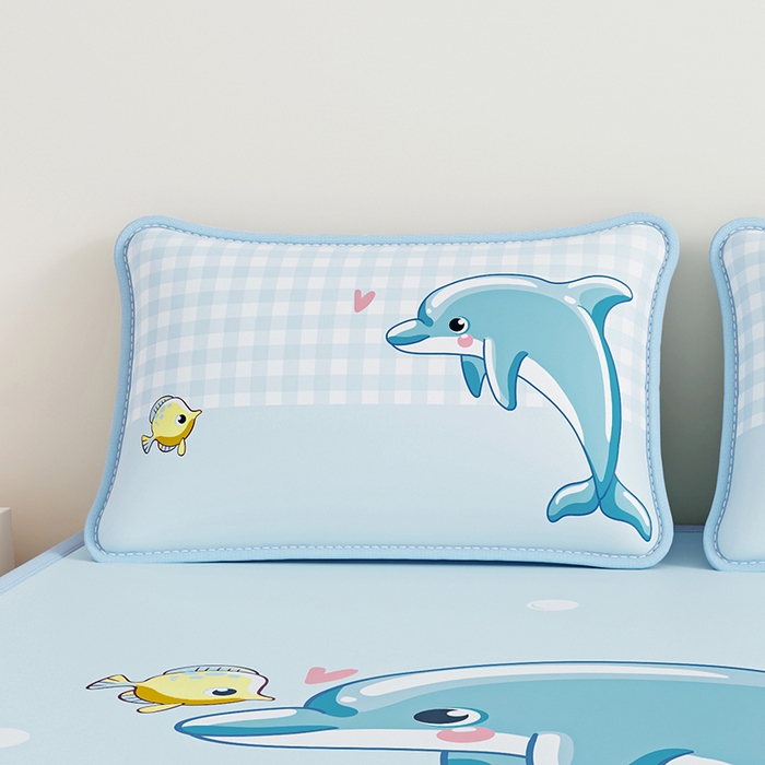 91家纺网 家纺一手货源 找家纺 家品罗兰 2026新款小冰皮卡通冰丝枕套 海豚奇遇