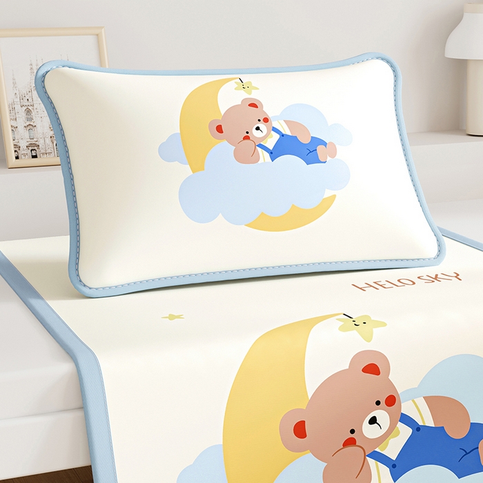 91家纺网 家纺一手货源 找家纺 家品罗兰 2026新款小冰皮卡通冰丝枕套 月亮熊