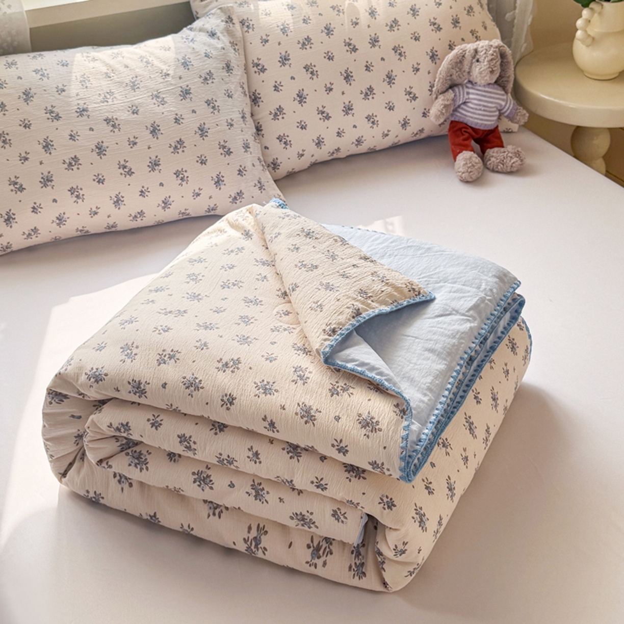 91家纺网 家纺一手货源 找家纺 （总）雅蔓依家纺 2026春夏新款三角针贝壳边木棉云感双层纱棉花夏被夏凉被空调被