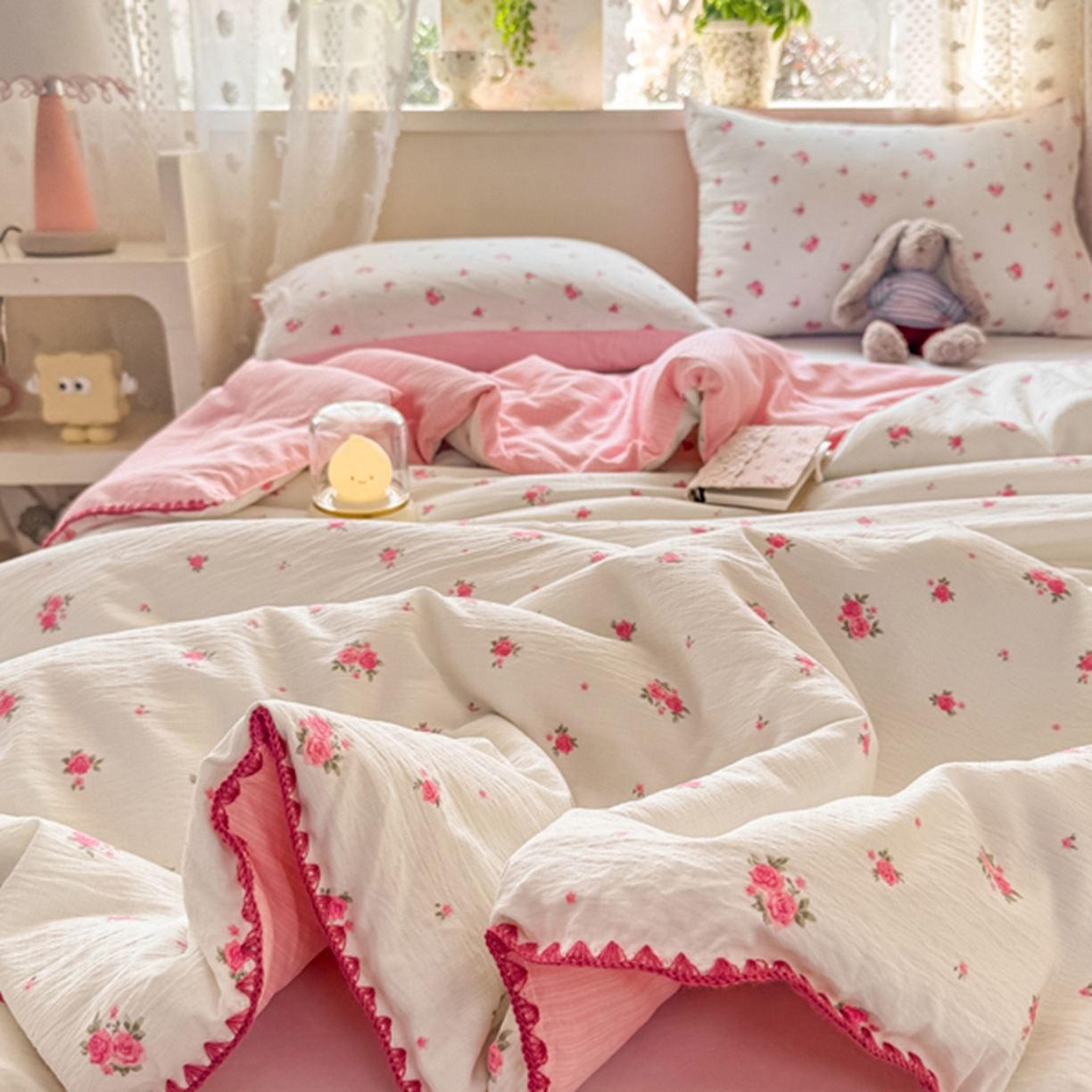 91家纺网 家纺一手货源 找家纺 雅蔓依家纺 2026春夏新款三角针贝壳边木棉云感双层纱棉花夏被夏凉被空调被 春日梦语