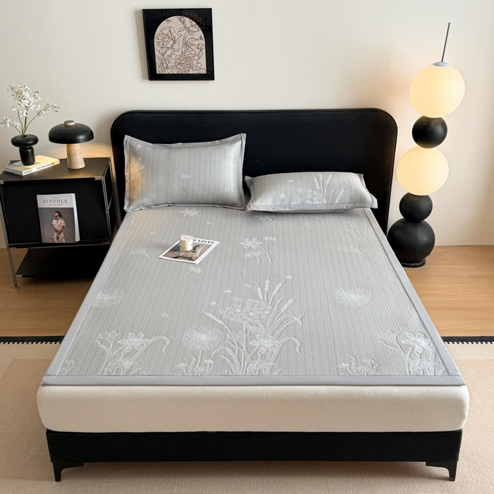 91家纺网 家纺一手货源 找家纺 鑫琪莱家纺 2026新款提花浮雕凉豆豆凉感凉席床单款 蒲公英灰