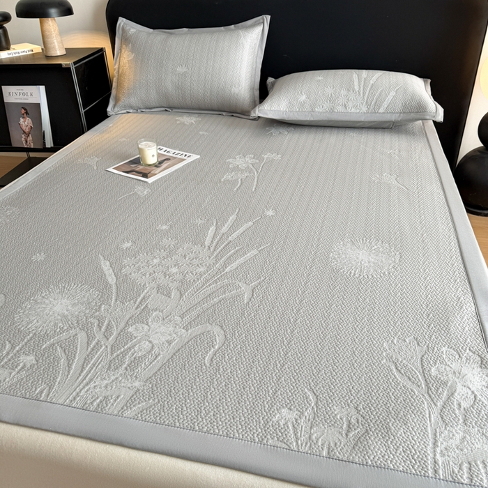 91家纺网 家纺一手货源 找家纺 鑫琪莱家纺 2026新款提花浮雕凉豆豆凉感凉席床单款 蒲公英灰