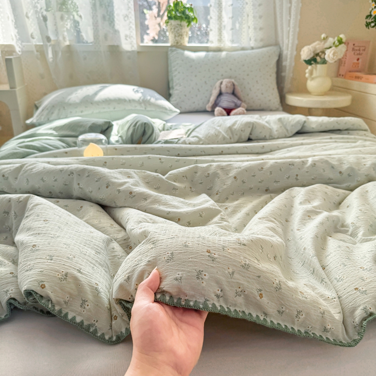 91家纺网 家纺一手货源 找家纺 雅蔓依家纺 2026春夏新款三角针贝壳边木棉云感双层纱棉花夏被夏凉被空调被 春漾