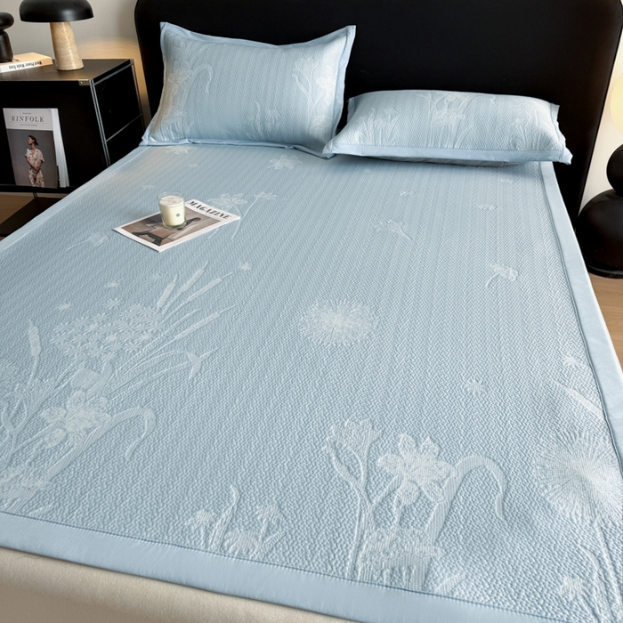 91家纺网 家纺一手货源 找家纺 鑫琪莱家纺 2026新款提花浮雕凉豆豆凉感凉席床单款 蒲公英蓝